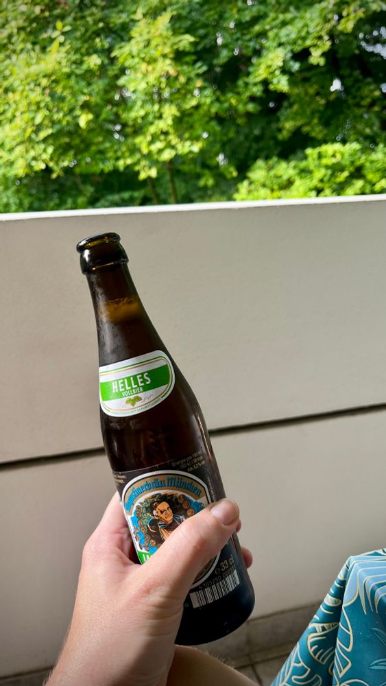 Eine Flasche Augustiner Bier