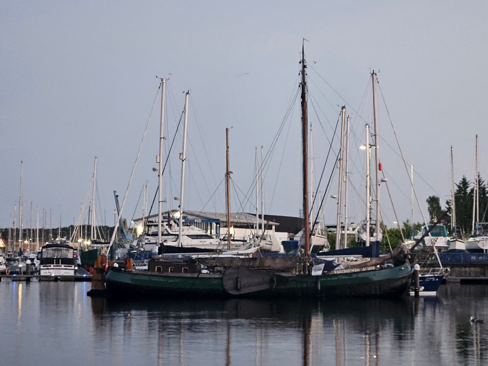 Thames barge 