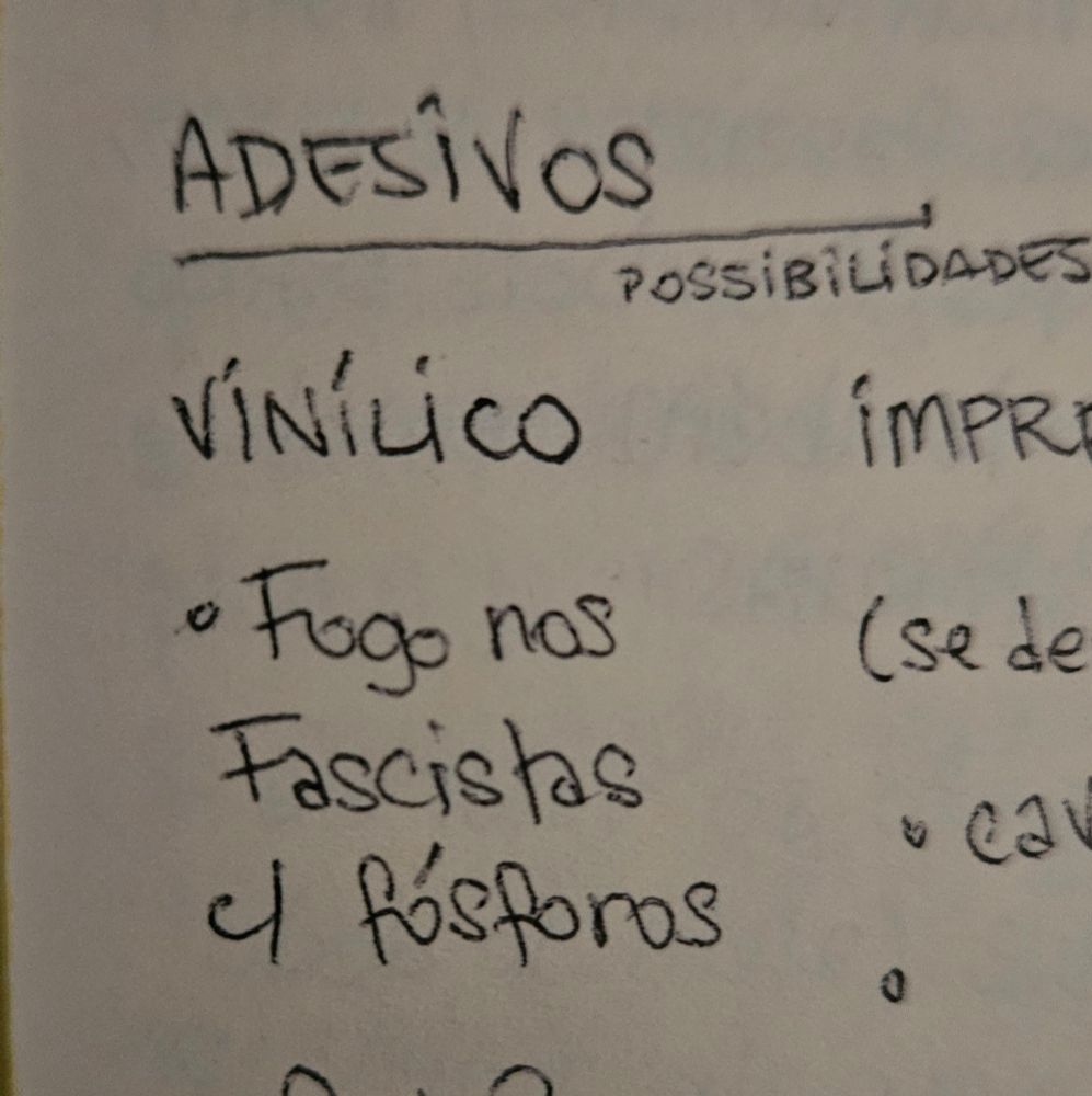 parte de uma folha de caderno escrito à mão: Fogo nos Fascistas c/ fósforos (dentre outras coisas)