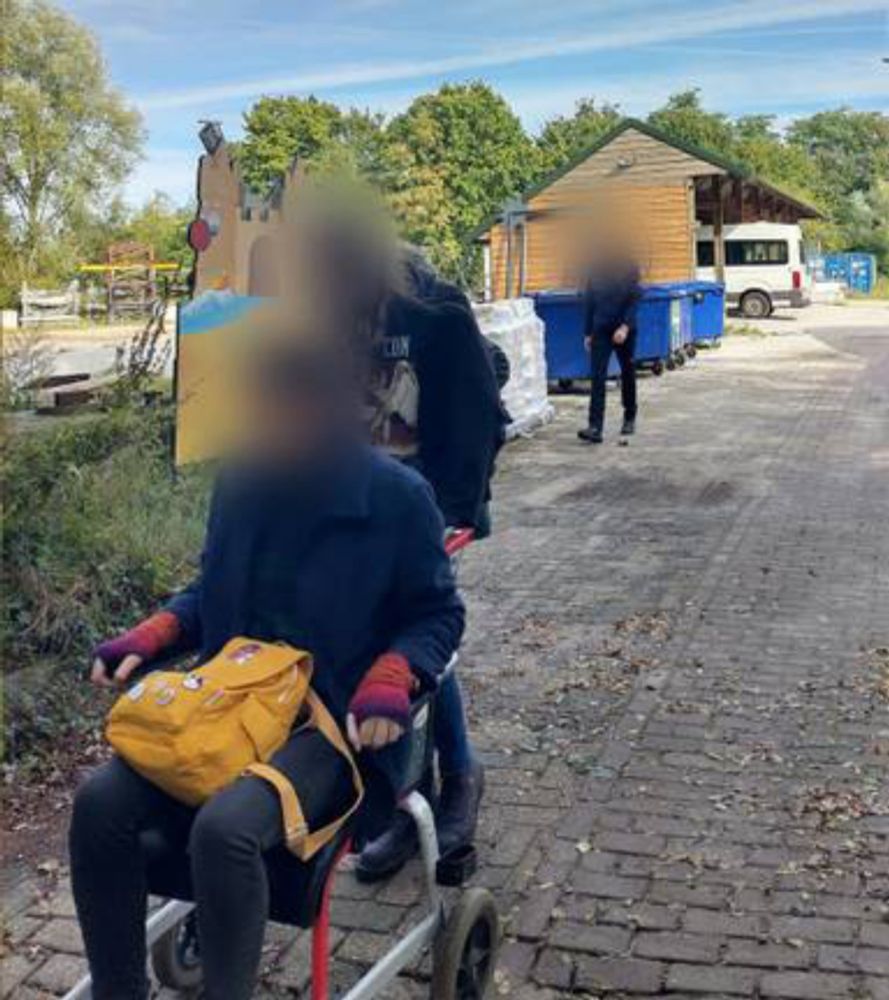 De Efteling verpest dagje uit van vriendengroep door hen politiek te discrimineren | Doorbraak.eu