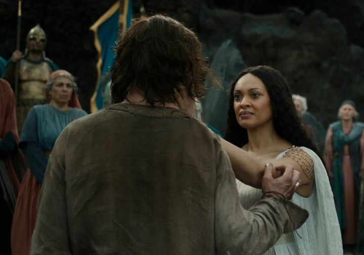 Míriel touching Elendil's face