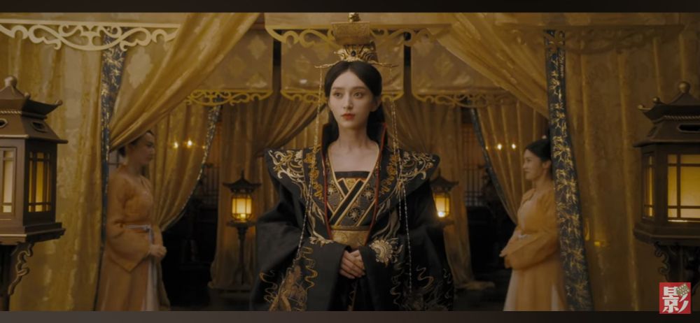 A still from the Chinese drama #DominionAndDevotion showing a woman wearing royal attire and looking majestic. 