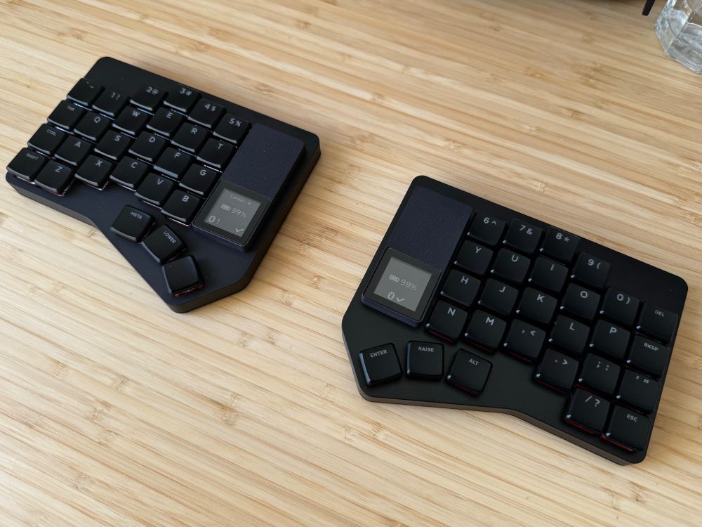 Split keyboard on a desktop