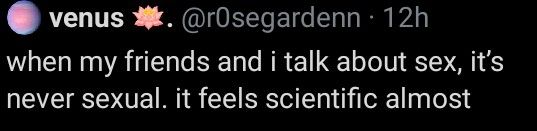 Um post no twitter/x dizendo "when my friends and I talk about sex, it's never sexual. It feels scientific almost" que traduzindo do inglês significa "Quando meus amigos e eu falamos sobre sexo, nunca é sexual. Soa quase científico"