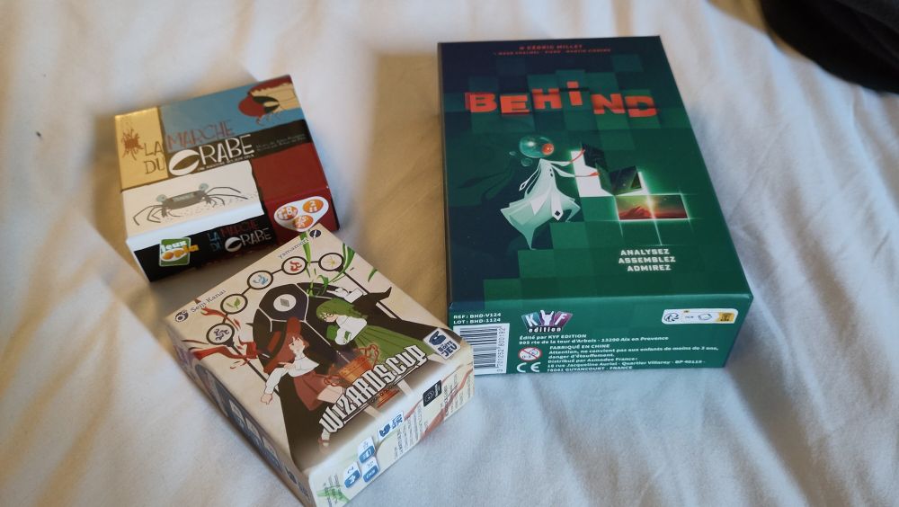 Boites des jeux La marche du crabe, Wizards Cup et Behind.