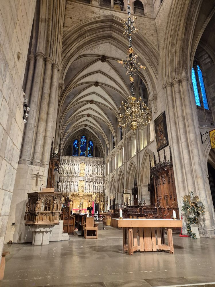 Nave altar and choir of Southwark Cathedral. 