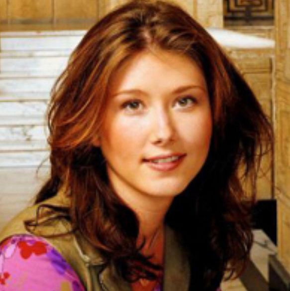 Smiling woman (Kaylee from Firefly)