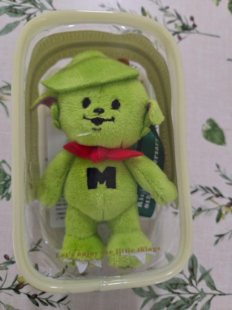 メメルのキーホルダーをポーチに入れたところ(正面)