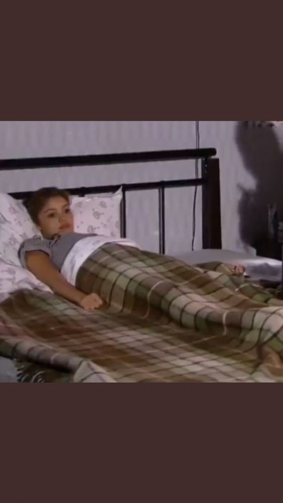 Mulher prostrada na cama