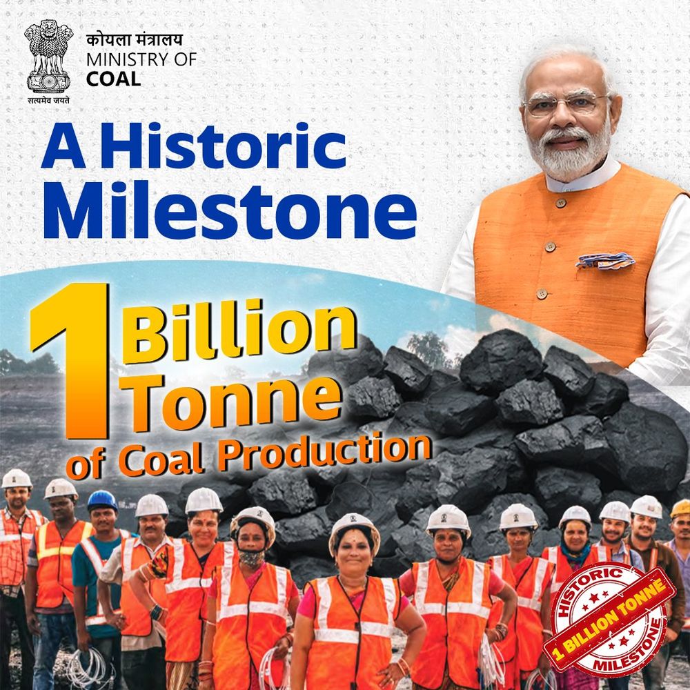 Titre et Texte :

En haut de l'image, il est écrit "A Historic Milestone" (Un jalon historique) en grandes lettres bleues.
En dessous, il y a un grand "1 Billion Tonne of Coal Production" (1 milliard de tonnes de production de charbon) écrit en lettres jaunes et orange.
Personnes et Contexte :

À droite, il y a une photo d'un homme plus âgé avec une barbe blanche, portant des lunettes et un vêtement orange. Il semble être une figure importante, probablement un leader ou un officiel.
En bas de l'image, il y a un groupe de personnes portant des casques de sécurité et des gilets de haute visibilité orange, indiquant qu'elles sont des travailleurs de l'industrie minière.
Éléments Visuels :

Il y a une grande pile de charbon au centre de l'image, symbolisant la production de charbon.
Le logo du "Ministry of Coal" (Ministère du Charbon) de l'Inde est visible en haut à gauche, indiquant que cette célébration est liée à une initiative gouvernementale.
Ambiance et Message :

L'image transmet un sentiment de fierté et d'accomplissement, célébrant un jalon significatif dans la production de charbon.
Le thème général est celui de l'industrie et du travail acharné, avec une reconnaissance des efforts des travailleurs et des dirigeants.