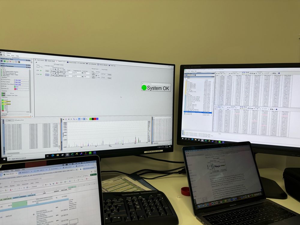 Two computer screens showing a program that runs a Thermal Ionisation Mass Spectrometer 