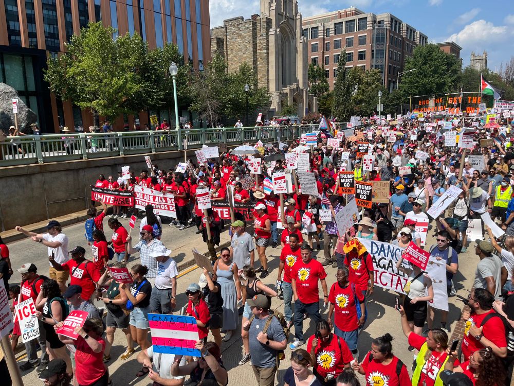 Thousands of people marching to Free DC!