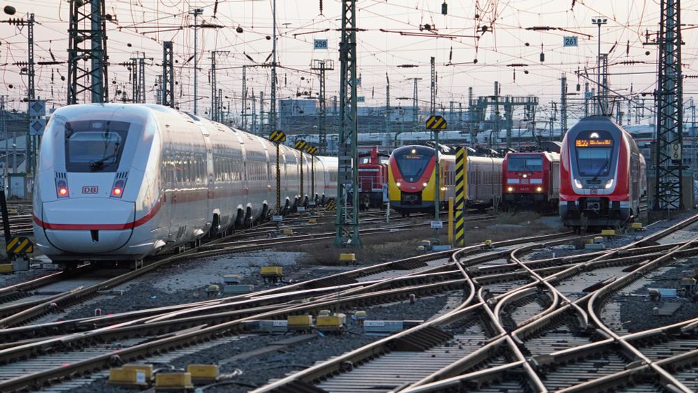 Bericht: Bahn will auf überlasteten Strecken Zugangebot reduzieren