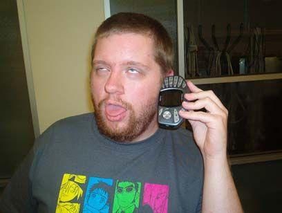 Incredibly cool FLCL fan sidetalkin' on his N-Gage.