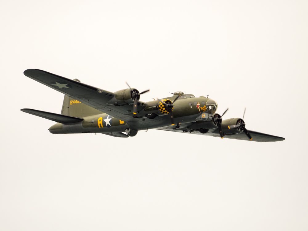 B-17G Flying Fortress Sally B en Air Waves Portrush 2015 Air Show
