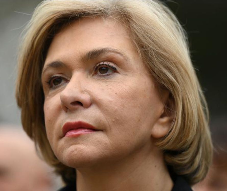 Une photo en gros plan de Valérie Pécresse, comme toujours le visage empreint de dynamisme
