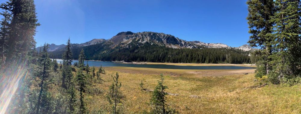 Minam Lake in the Glacier Mountain range. 