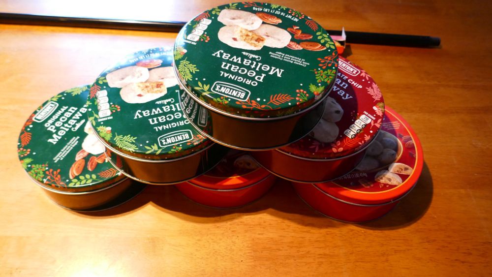 this is a photo showing 6 cookie tins.