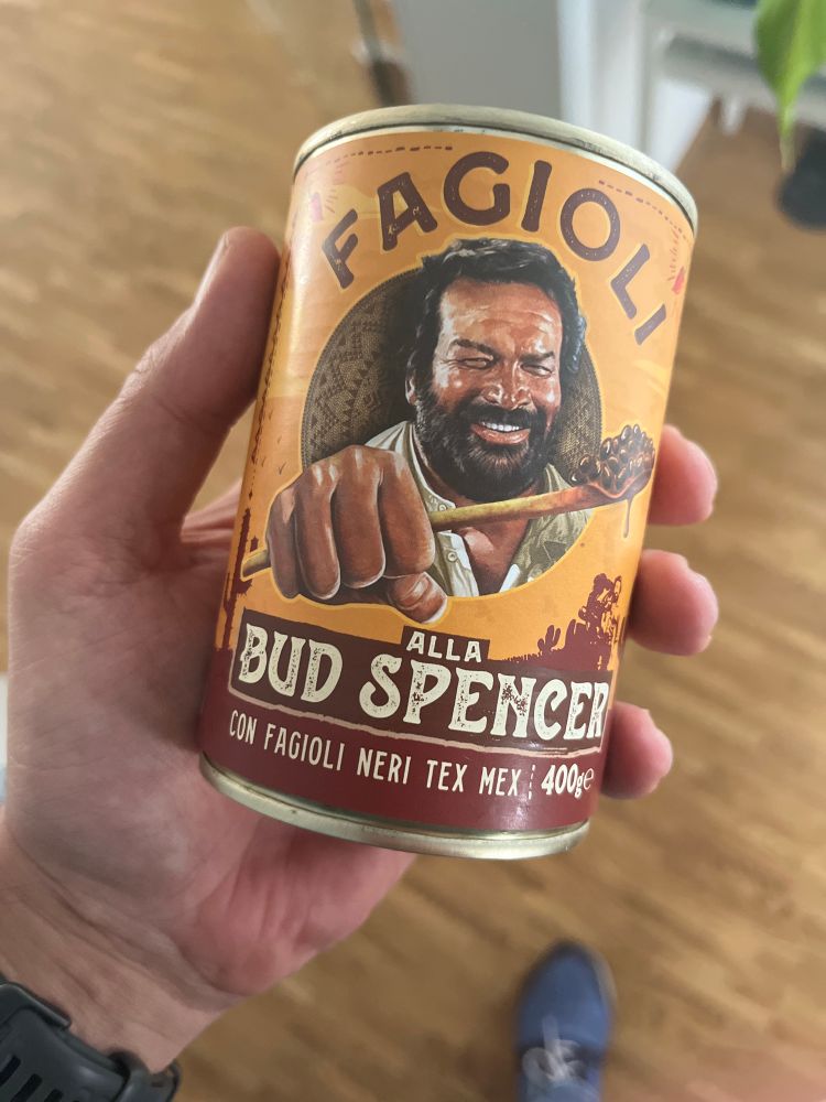 Eine Dose Bud Spencer Bohnen mit extra schärfer