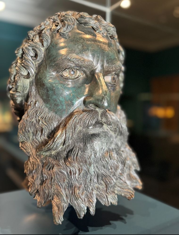 Seuthes, horribly exposed, bronze head with insanely lifelike eyes