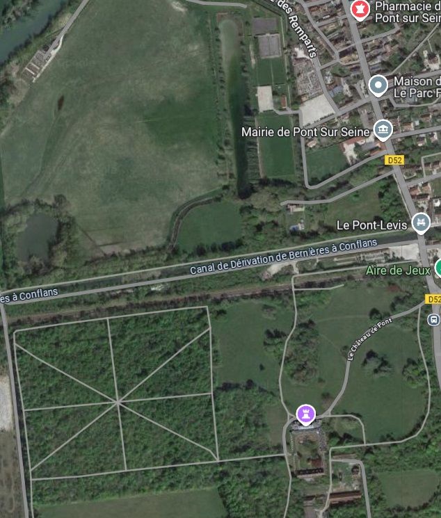 Vue aérienne du parc du château de Pont-sur-Seine traversé par le canal de la Haute-Seine et par la ligne de chemin de fer.
Crédit : Google maps