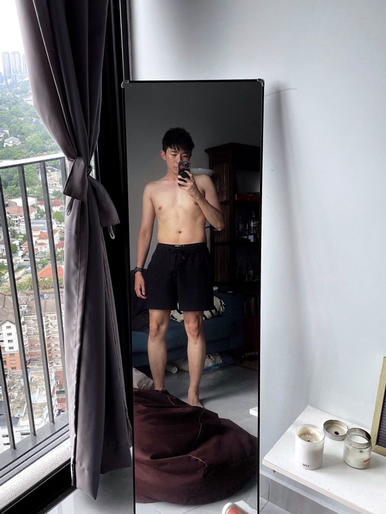 selfie in this whore mirror