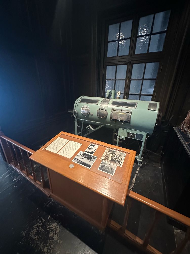 Photo of an Iron Lung