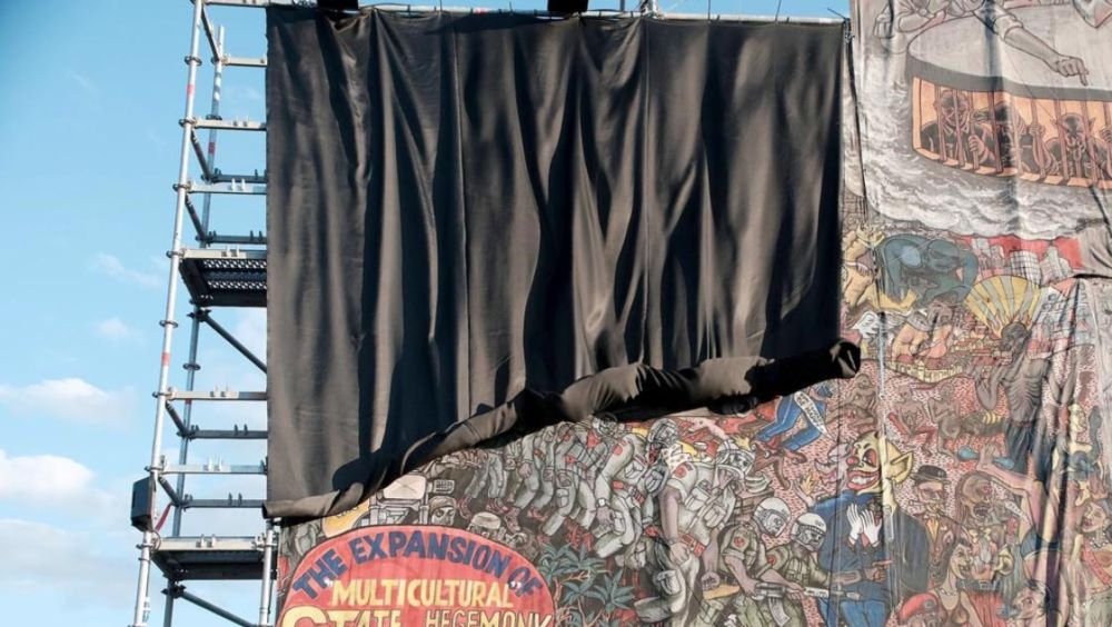 Am 19. Oktober 2023 erschien auf mehreren einflussreichen Plattformen – unter anderem auf der Website des US-Magazins „Artforum“ – ein offener Brief an Kulturorganisationen. 8000 Menschen aus der Kuns...