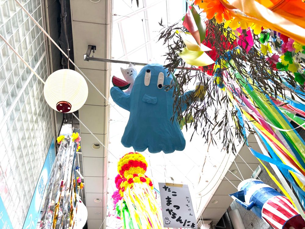 阿佐ヶ谷商店街のアーケードにぶらさがっているはりぼて　たこまつぺろんにょ　正面
