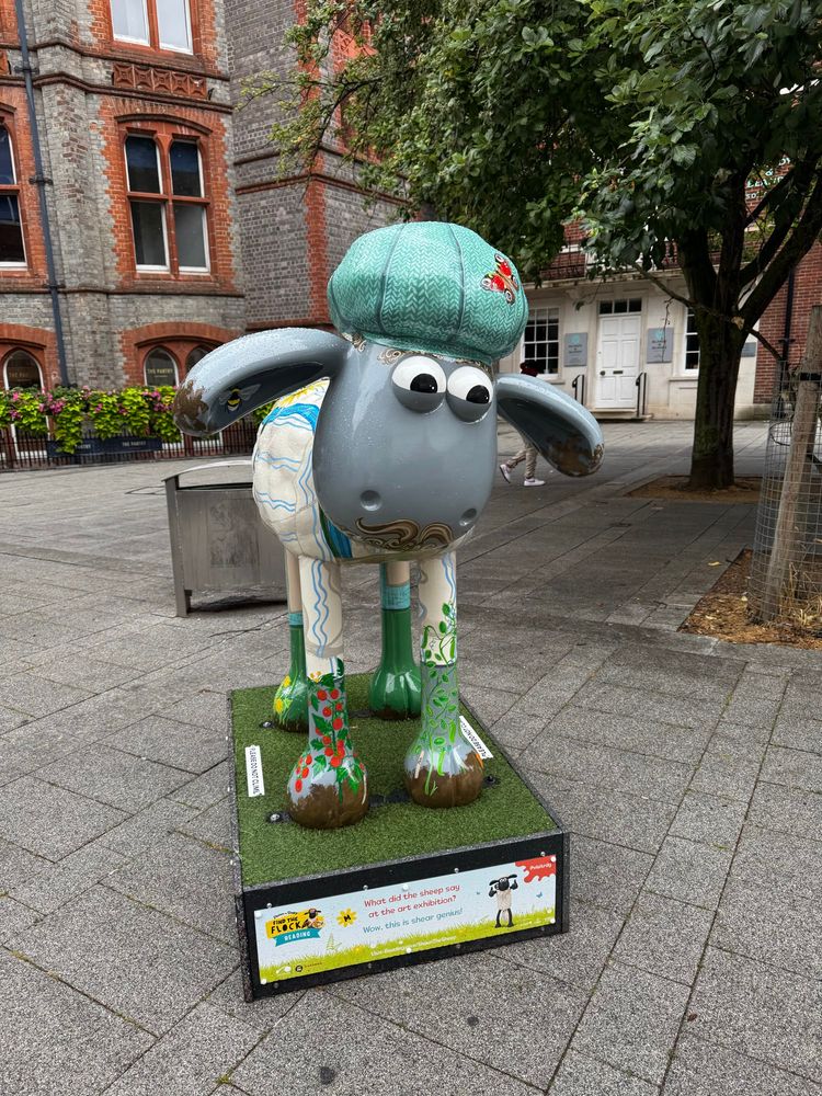 Shaun the sheep statue 