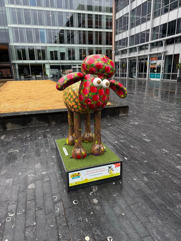 Shaun the sheep statue 