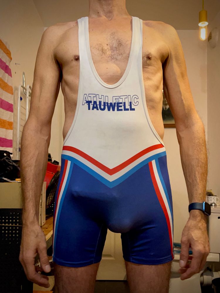 Wearing one of my fav singlet. 