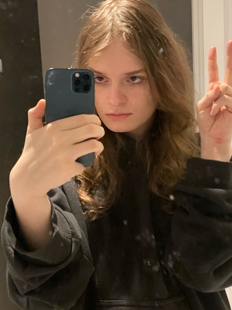 eden selfie in the mirror she is putting up peace sign