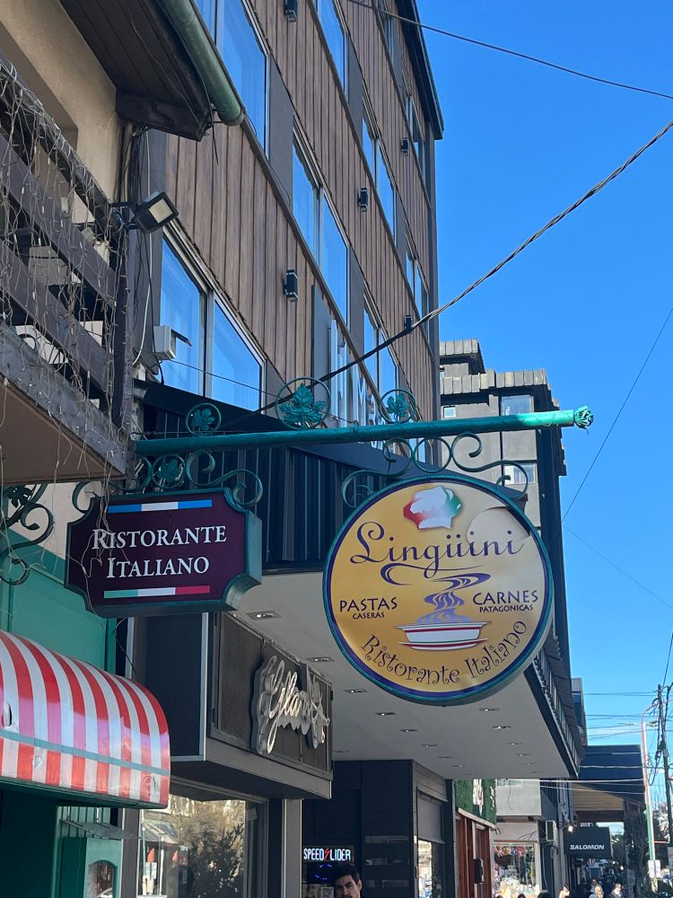 placa de um restaurante italiano chamado linguini