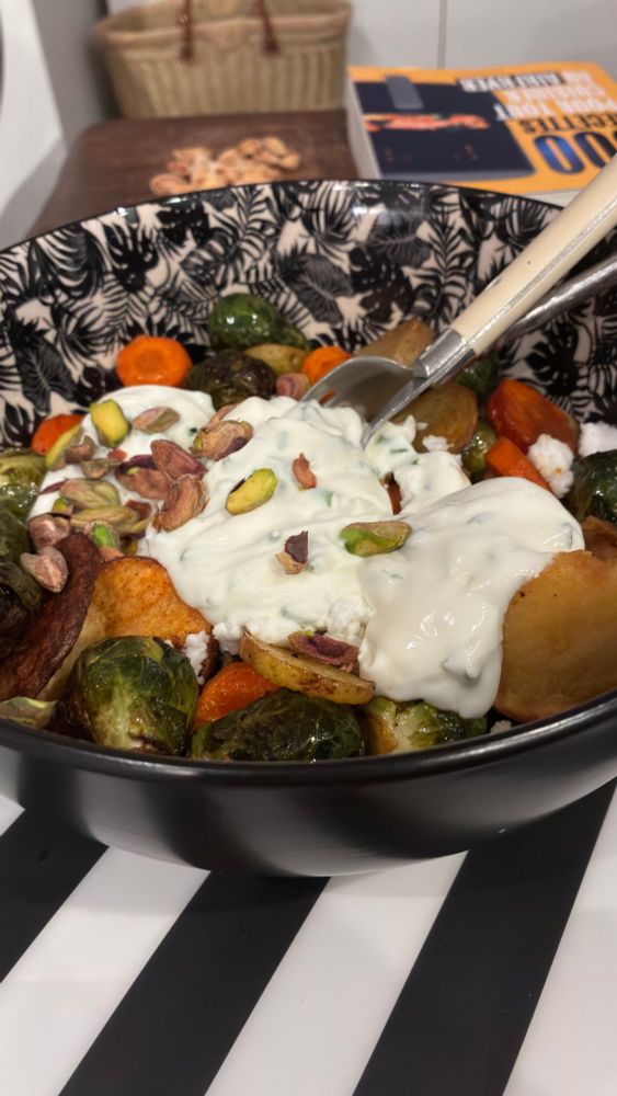 Choix de Bruxelles, carottes rôties au Airfryer avec sauce au yaourt  