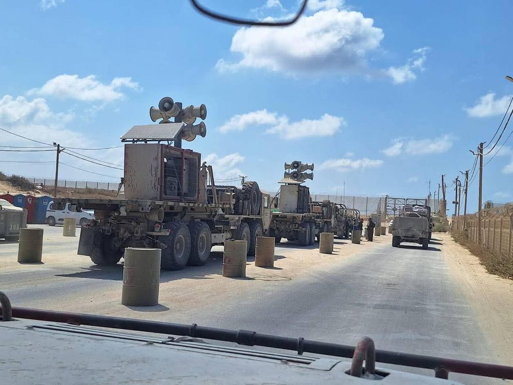 רמקולים על משאיות צבאיות