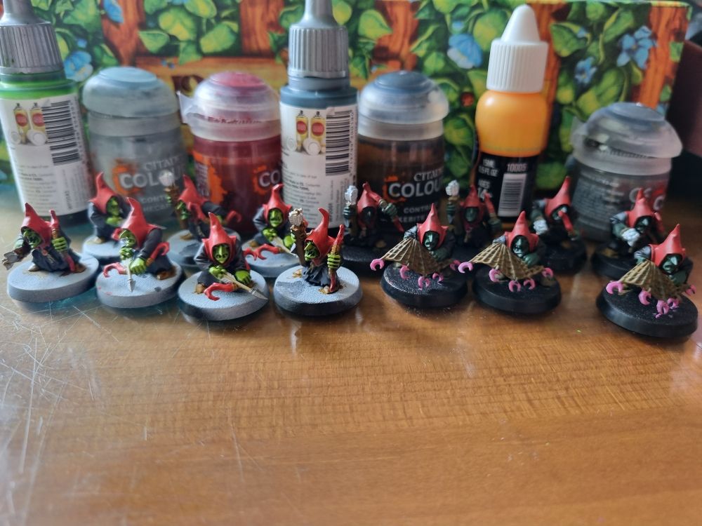 A bunch of partially painted gloomspite gitz shootas