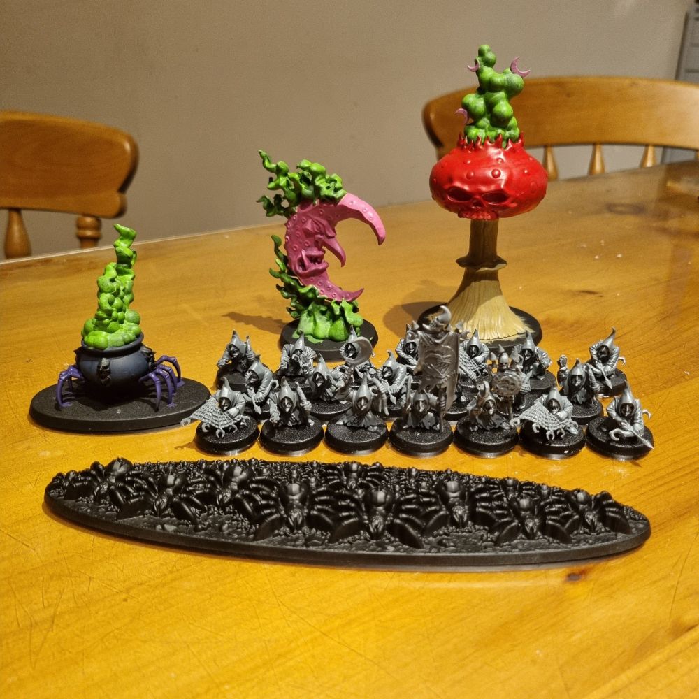 The gloomspite gitz endless spells in front of a unit of shootas