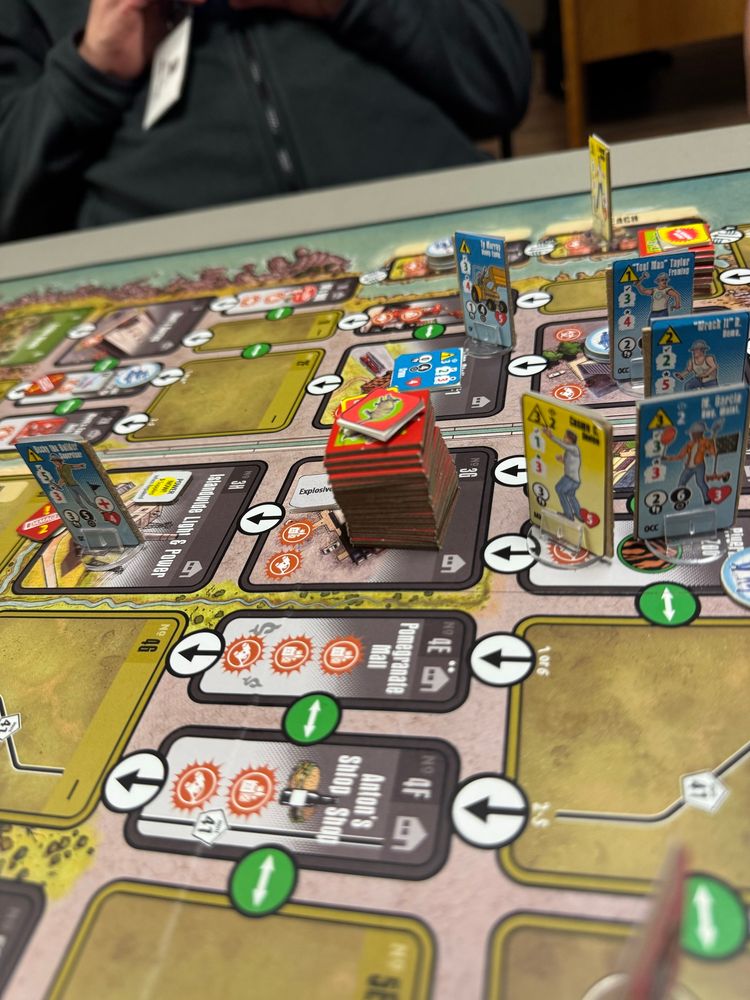 The Plum Island Horror map, featuring 2 giant stacks of Horrors and a few player standees.