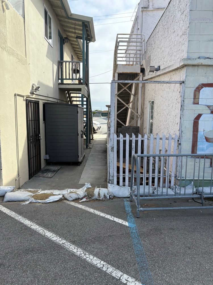 A back alley, found during a solo derive