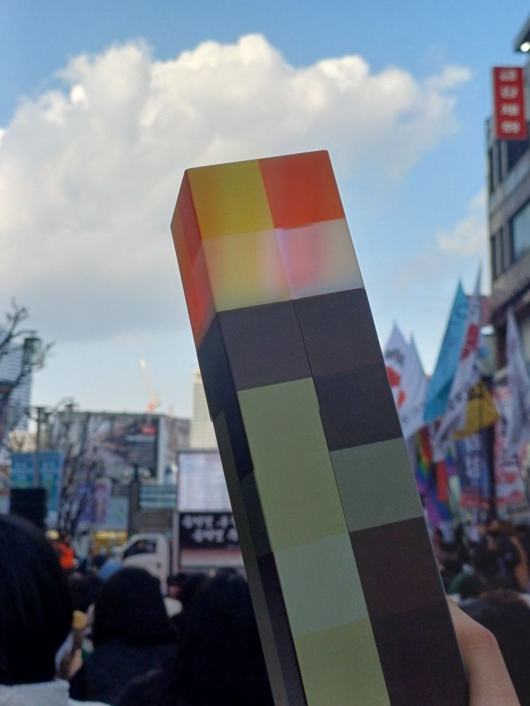 집회에 들고 간 마인크래프트 횃불