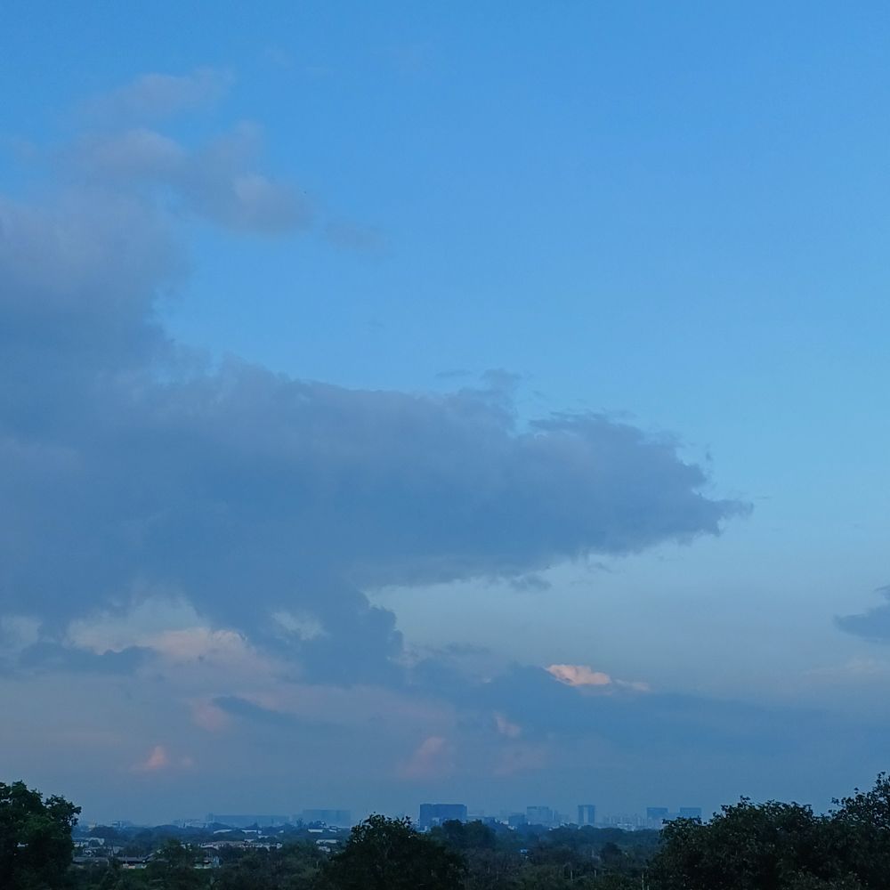 A picture of blusky with some white and some dark clouds 