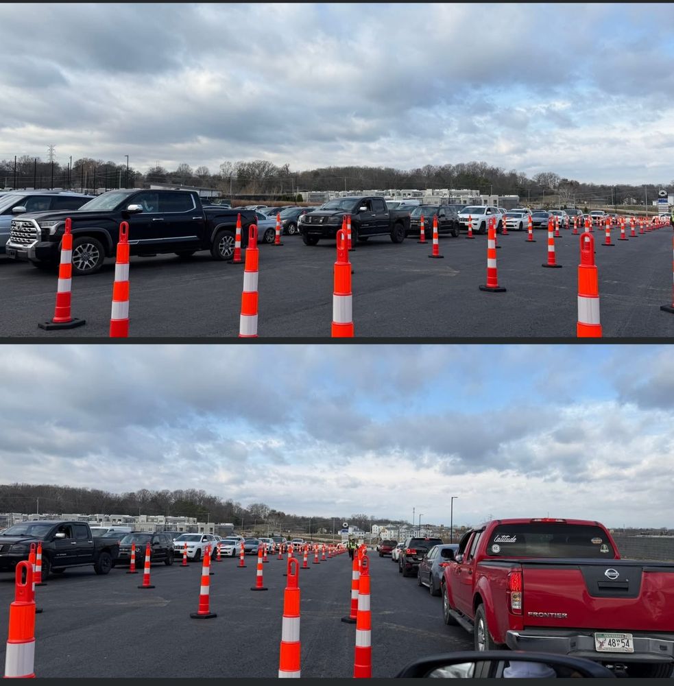A lot of cars waiting on burgers
