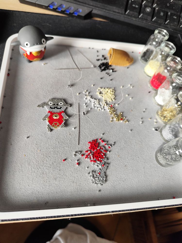 Namazu de final fantasy XIV en perle miyuki en cours de tissage