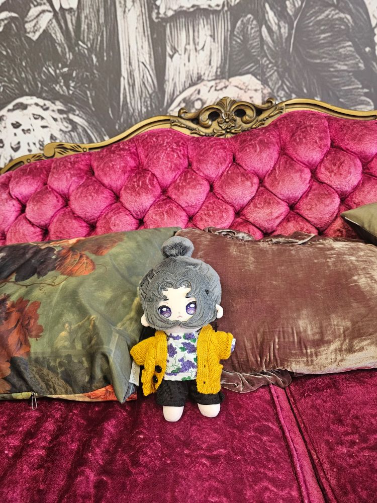 20cm cotton doll of jiang cheng on a red velvet sofa