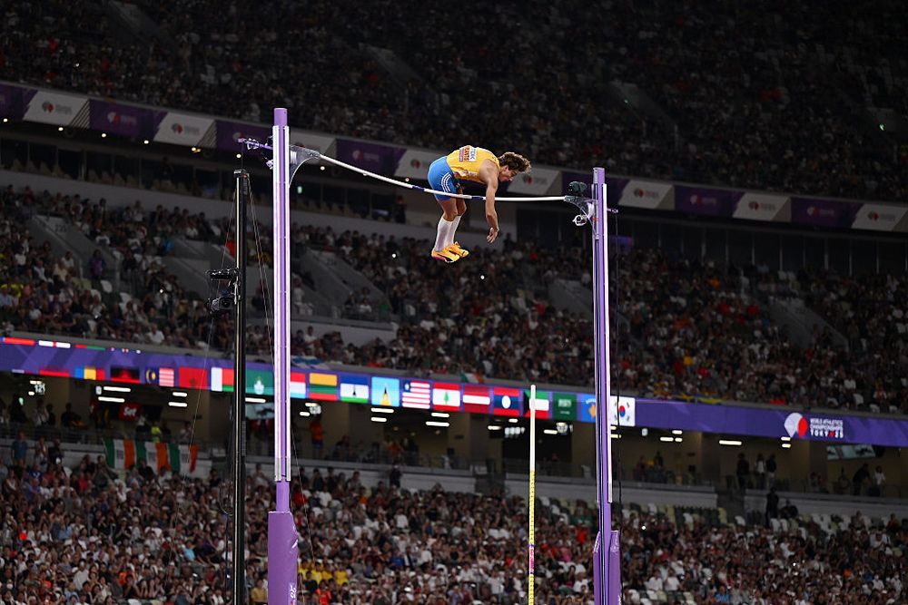 Pole vault final, Tokyo.