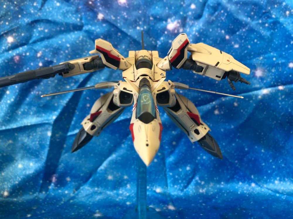 YF-19 model in Gerwalk Mode. Arms and legs are spread as if in a controlled fall.