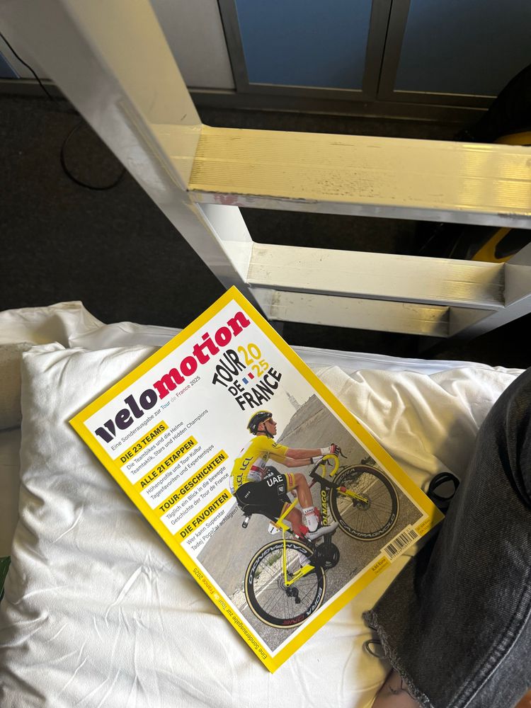 A German cycling magazine on a bunk bed in a sleeper train.