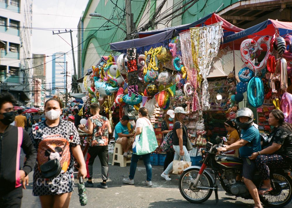 a busy street in Divisoria