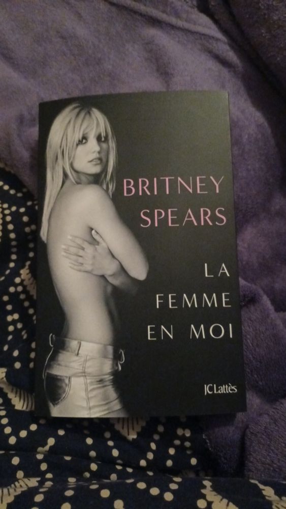 Photo du livre La Femme en Moi de Britney Spears, édité chez JC Lattès.